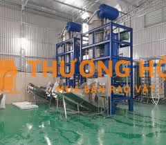 cần tuyển 2 nam đứng máy đá viên