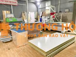 NV ĐỨNG MÁY CNC CẮT GỖ CÔNG NGHIỆP