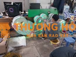 NHÂN VIÊN LẮP RÁP ĐÈN LED