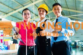 Nhân viên QC Duyệt Mẫu Sản Phẩm Jean Nữ