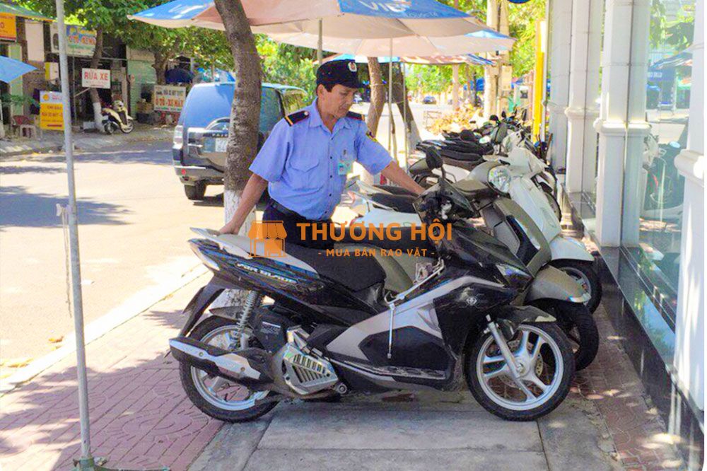 Tuyển bảo vệ giữ xe nhà hàng