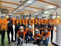 Nhân viên nhà máy Avery Dennison