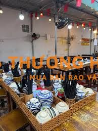 quán cần tuyển nhân viên phục vụ và rửa chén