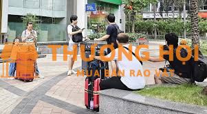 Nhân viên hỗ trợ check in-out căn hộ Airbnb Quận 4