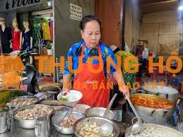 Tìm người phụ quán bún buổi sáng