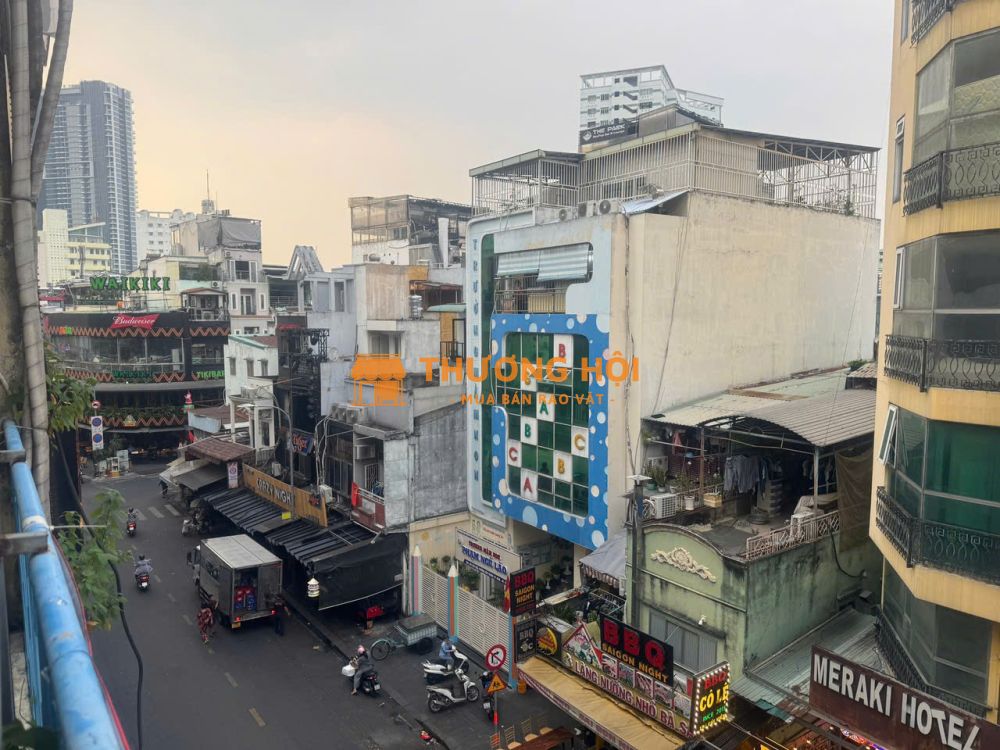 DUY NHẤT Ở BÙI VIỆN Q1-NHÀ PHỐ 2,6TỶ 3TẦNG