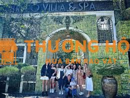 Nhân viên dọn dẹp villa