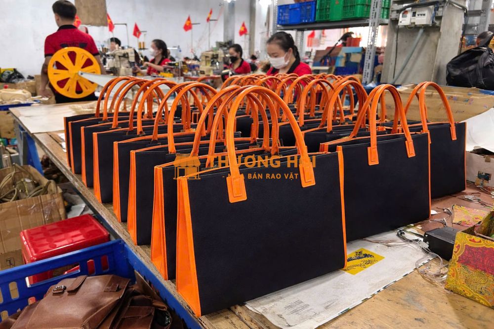 NHẬP SỈ ĐỒ DA TỪ XƯỞNG – PHẢI CHỌN NGUỒN HÀNG DỄ RA ĐƠN