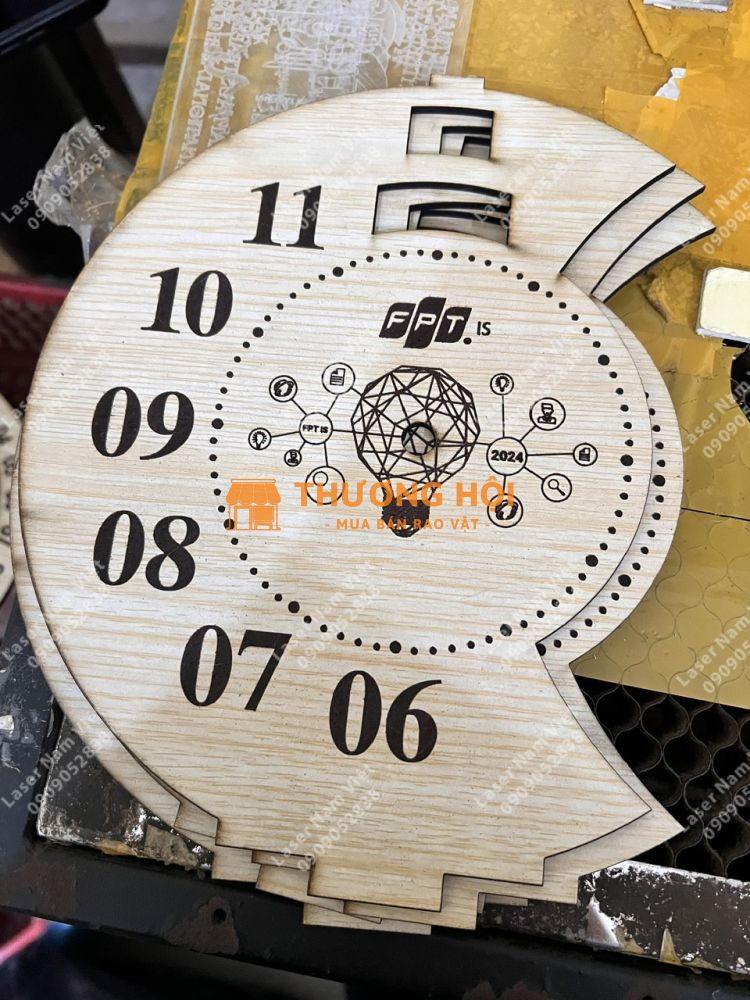 NHẬN SẢN XUẤT ĐỒNG HỒ GỖ TREO TƯỜNG – KHẮC LASER THEO YÊU CẦU