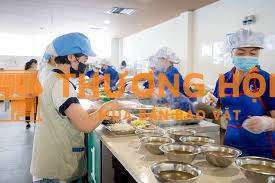 TUYỂN NHÂN VIÊN PHỤC VỤ – CHIA SUẤT ĂN