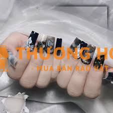 CẦN TUYỂN THỢ PHỤ BIẾT GỘI ĐẦU, LÀM MÓNG