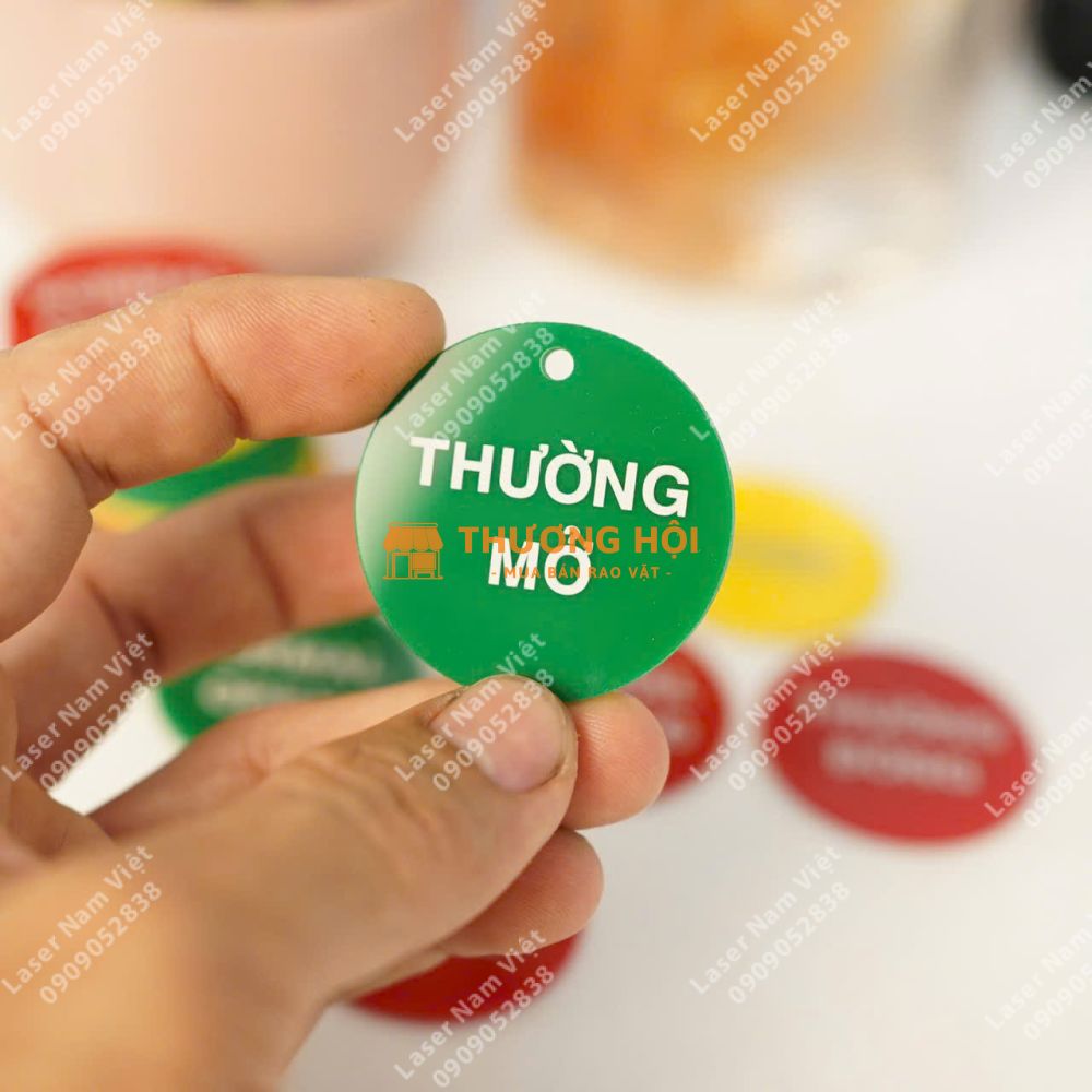 NHẬN GIA CÔNG SẢN XUẤT THẺ MICA THEO YÊU CẦU – KHẮC LASER LOGO