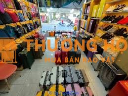 Nhân Viên Bán Hàng Vali Tại Cửa Hàng TP HCM