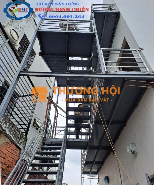 Mẫu Cầu Thang Thoát Hiểm - Lắp Đặt Ngoài Trời