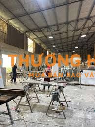 tuyển 2 thợ phụ, 1 Thợ sơn Pu
