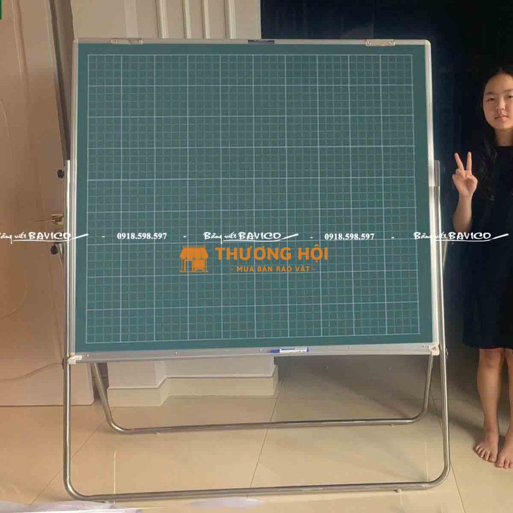 Bảng Viết Phấn Kẻ Ô Ly Chuẩn Tiểu Học Chân Inox Cao Cấp BAVICO 100x60cm