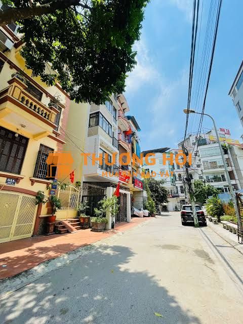 Bán nhà phố Trần Quốc Hoàn, 5 tầng, 100m2, có vỉa hè, ô tô đừng đỗ
