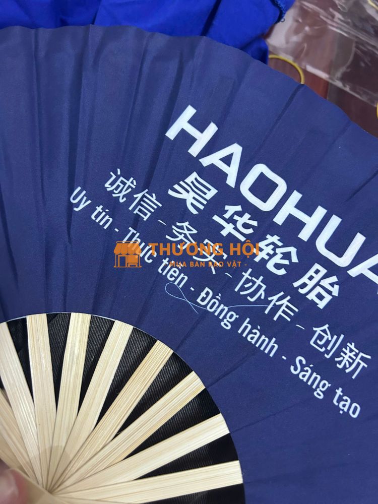 Quạt Xếp In Logo Theo Yêu Cầu – Quà Tặng Doanh Nghiệp Sang Trọng, Quảng Bá Thương Hiệu Hiệu Quả