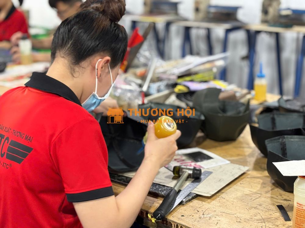 QUÀ TẶNG DOANH NGHIỆP BẰNG ĐỒ DA – GIA CÔNG SỐ LƯỢNG LỚN, ĐẢM BẢO TIẾN ĐỘ CHO SỰ KIỆN