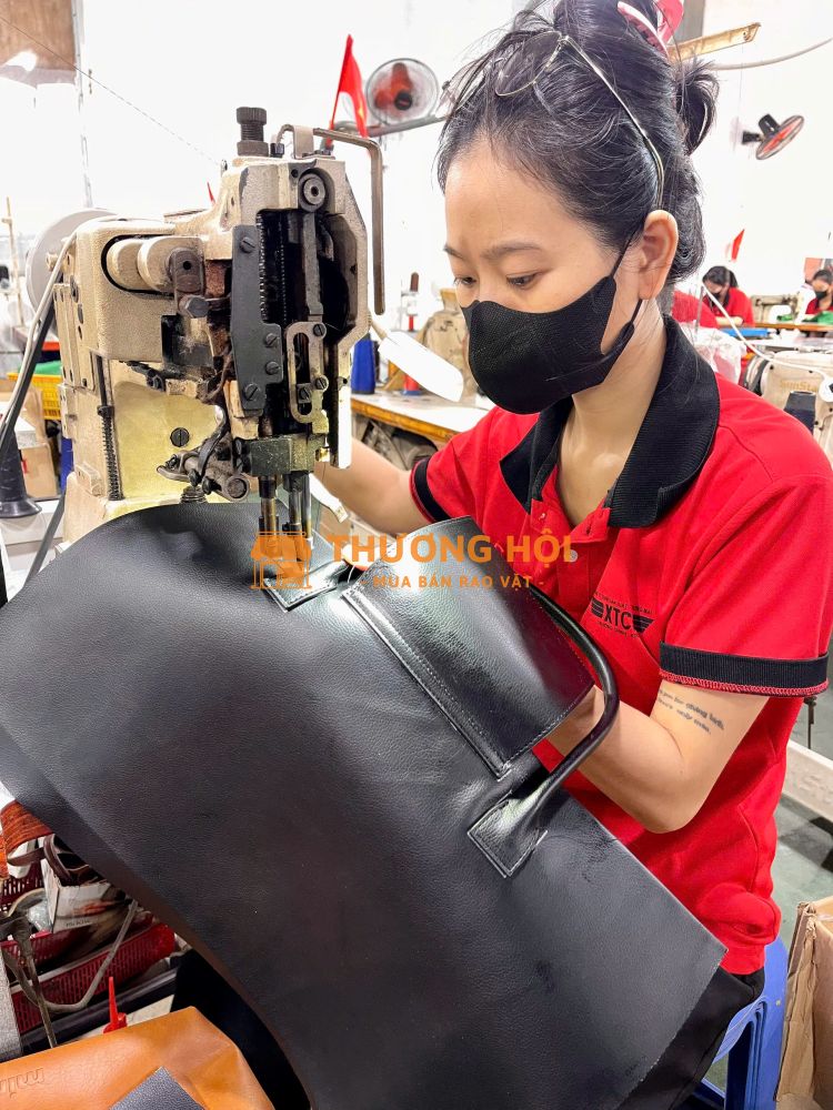 QUÀ TẶNG DOANH NGHIỆP BẰNG ĐỒ DA – GIA CÔNG CHO HỘI NGHỊ, ĐẠI HỘI, SỰ KIỆN, GIAO ĐÚNG TIẾN ĐỘ