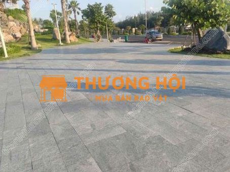 Đá đen Phú Yên khò lửa – chống trơn vượt trội, bền đẹp cho công trình ngoài trời