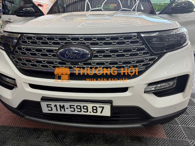 Cần bán 1 xe Ford Explorer đi được 32.000 km, xe còn mới toanh