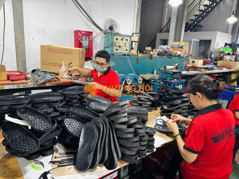 XƯỞNG SẢN XUẤT QUÀ TẶNG ĐỒ DA THEO LOGO CHO DOANH NGHIỆP