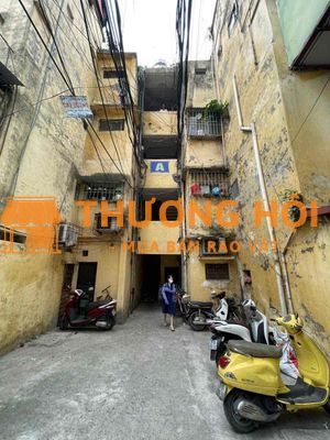 Bán căn hộ tầng 2 mặt phố Giảng Võ, diện tích 60m2, 2 phòng ngủ 1 PK